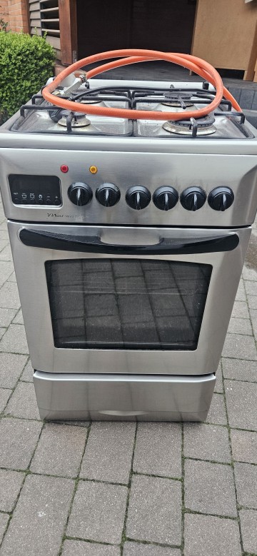 Sprzedam kuchnie gazową z piekarnikiem elektrycznym