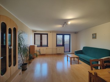 Do wynajęcia przestronne 2 pokoje, balkon, 1 piętro -Chorzeń