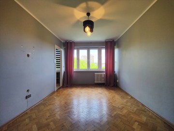 2 pokojowe mieszkanie-4 piętro-niski blok-ul. 11 Listopada