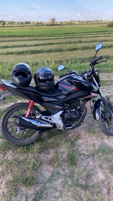 Honda naked CB125f