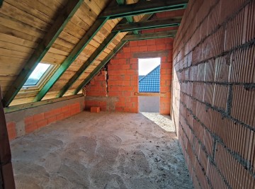 Sprzedam dom w trakcie budowy -działka 930m2 -bud. garażowy
