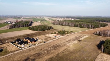 Sprzedam dom w trakcie budowy -działka 930m2 -bud. garażowy