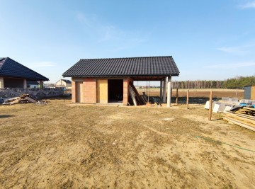 Sprzedam dom w trakcie budowy -działka 930m2 -bud. garażowy