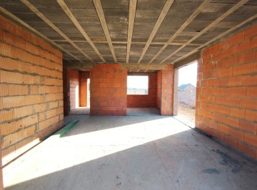 Sprzedam dom w trakcie budowy -działka 930m2 -bud. garażowy