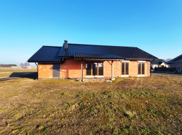 Parterowy dom z garażem -działka 863m2- 20 km od Konina