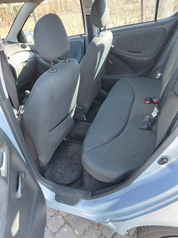 SPRZEDAM TOYOTA YARIS.