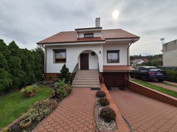 Dom na obrzeżach miasta z piwnicą i garażem-os. Wilków