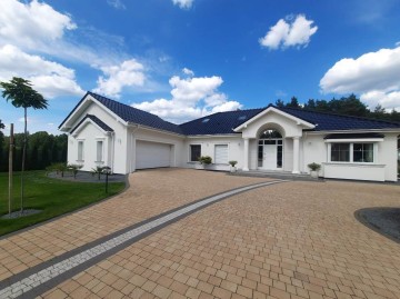 Nowoczesna rezydencja z własnym lasem -Lisiec Mały