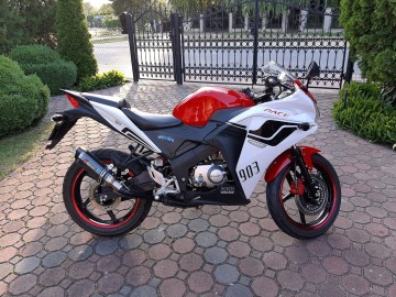 Junak 903 jak Honda CBR