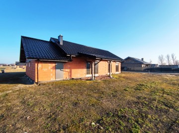 Sprzedam dom parterowy z garażem, 20 km od Konina-Grabowa