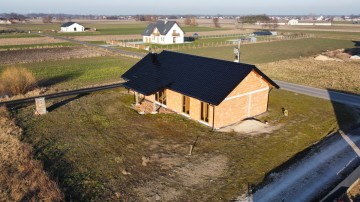 Sprzedam dom parterowy z garażem, 20 km od Konina-Grabowa