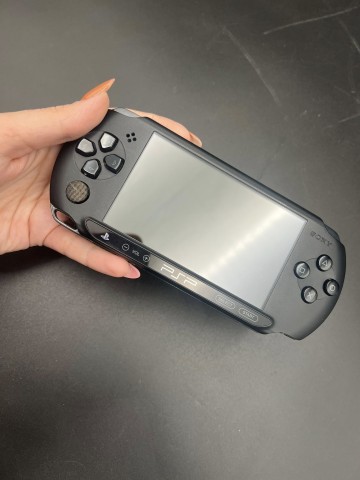 Konsola Sony PSP E-1004 + 2 gry zestaw
