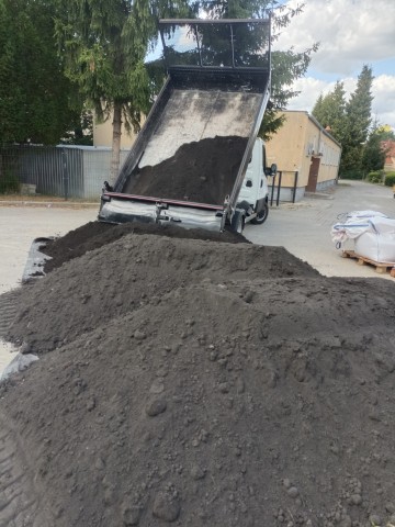 Czarna ziemia pod trawniki i  ogrody