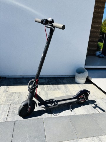 Hulajnoga elektryczna Xiaomi M365 250 W nowe kola