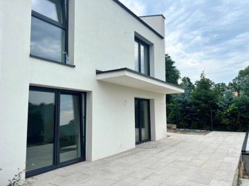 Sprzedam dom o pow. 175m2-5 pokoi-działka 521m2-os. Chorzeń