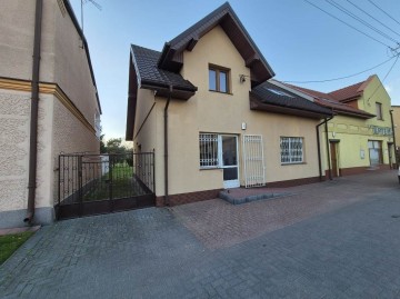 Sprzedam dom w Centrum Kramska, lokal handlowy na parterze