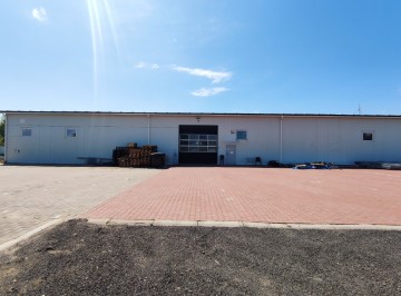 Hala prod.-magazynowa, biura, utwardzony plac, duża działka