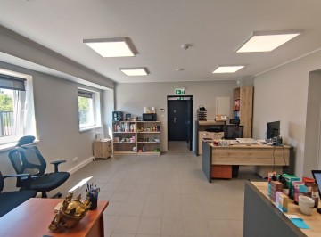 Hala prod.-magazynowa, biura, utwardzony plac, duża działka