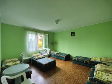 Sprzedam dwa budynki mieszkalne w okolicy lasów i jeziora
