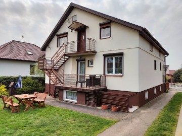 Sprzedam dwa budynki mieszkalne w okolicy lasów i jeziora