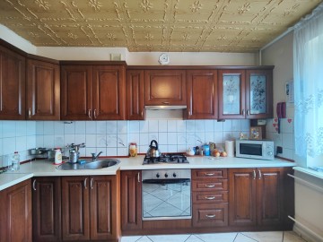 Sprzedam dwa budynki mieszkalne w okolicy lasów i jeziora